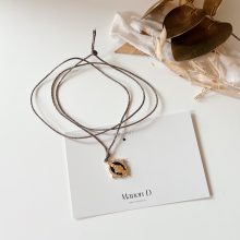 Collier « Grigri – Médaille Vierge » (Email Noir – Cordon Lurex)