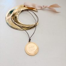 Sautoir « Médaille gladiateur » (Gravure aux choix – Cordon Lurex Noir)