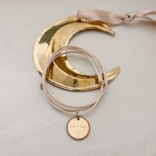Tour du cou « Médaille Torsadée » (Gravure & Cordon aux choix)